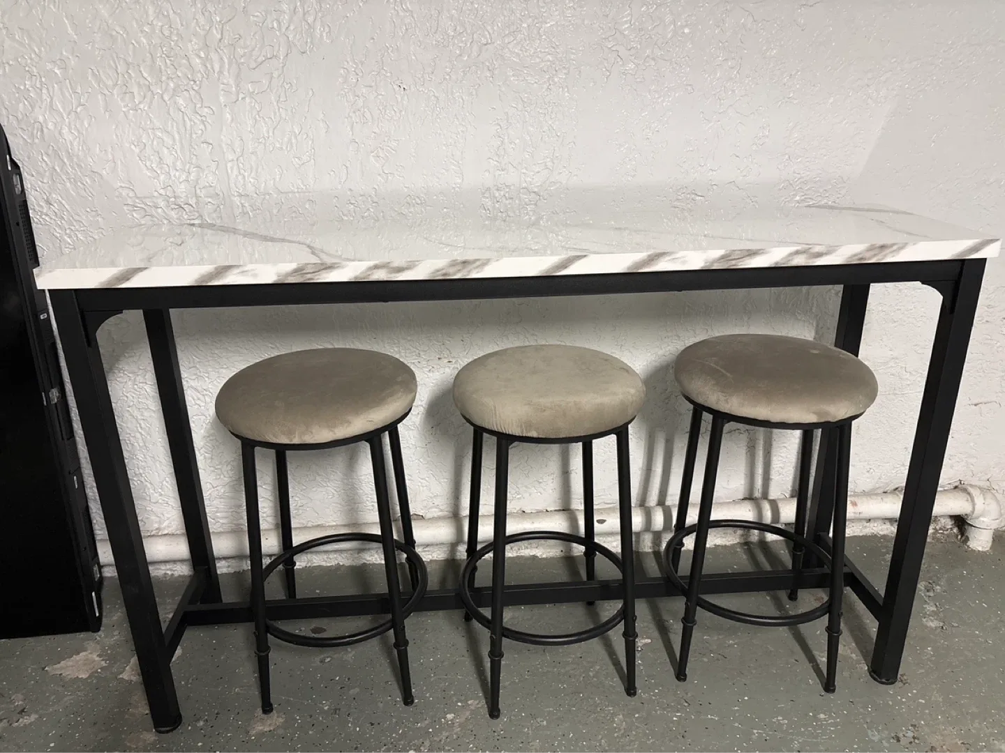 Counter Height Table with 3 Stools