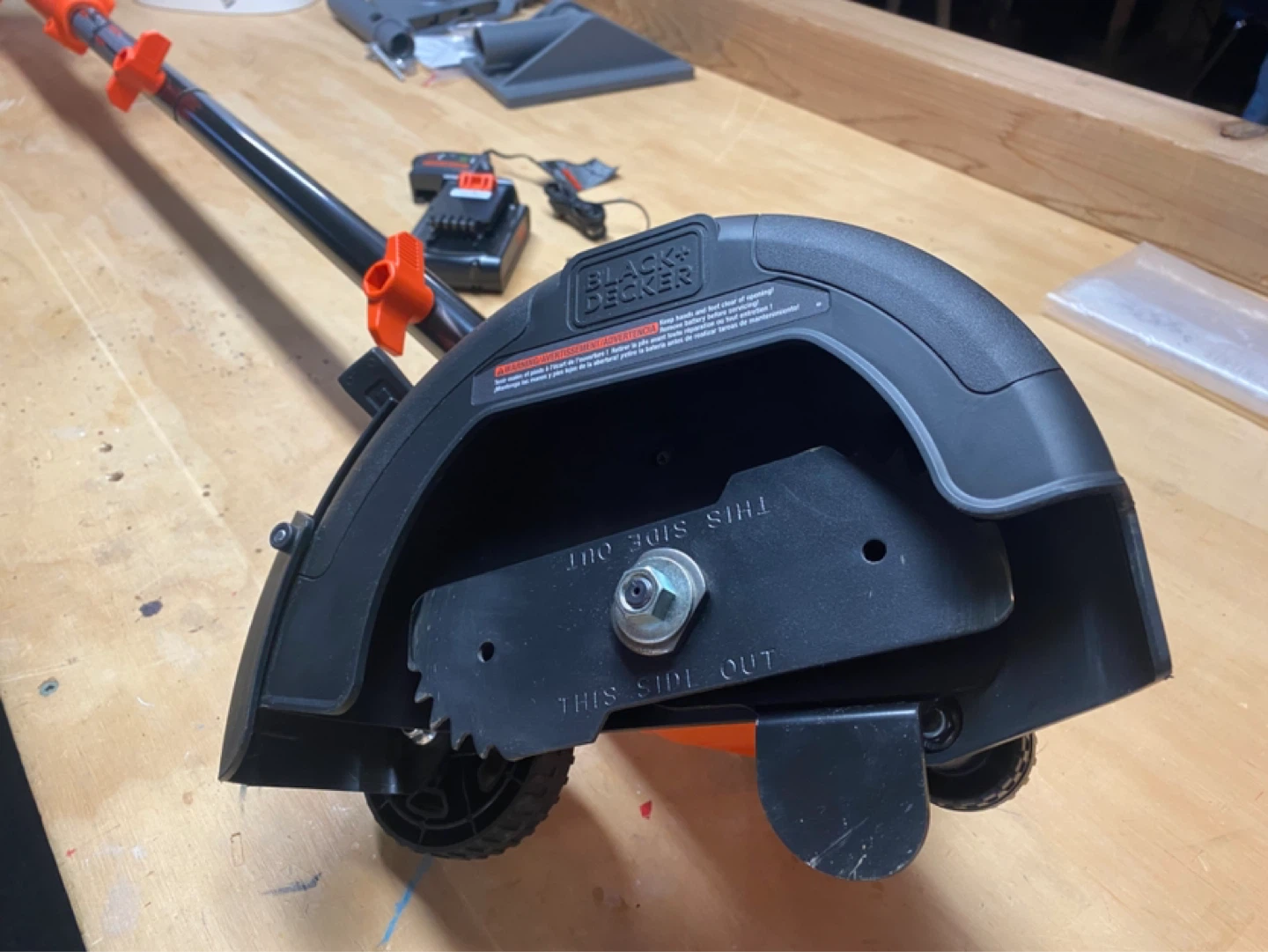 BLACK+DECKER 20V MAX Cordless Edger - photo 2