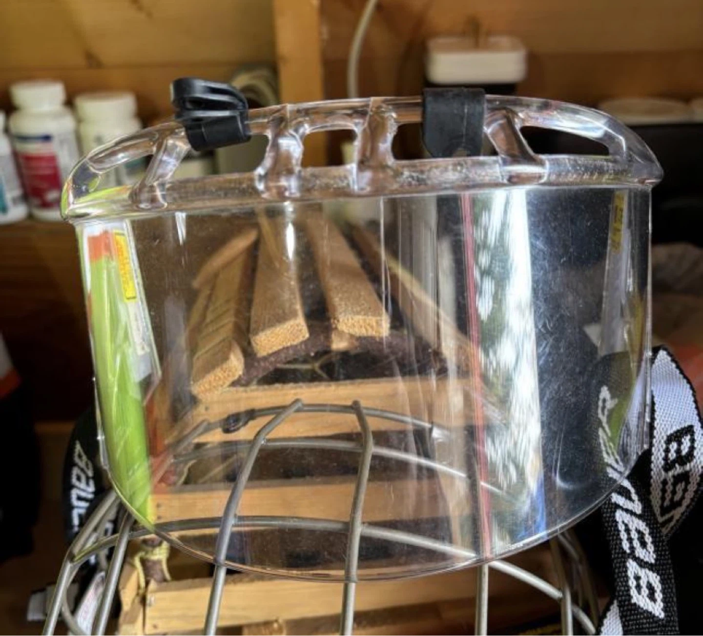 Hockey helmet visor