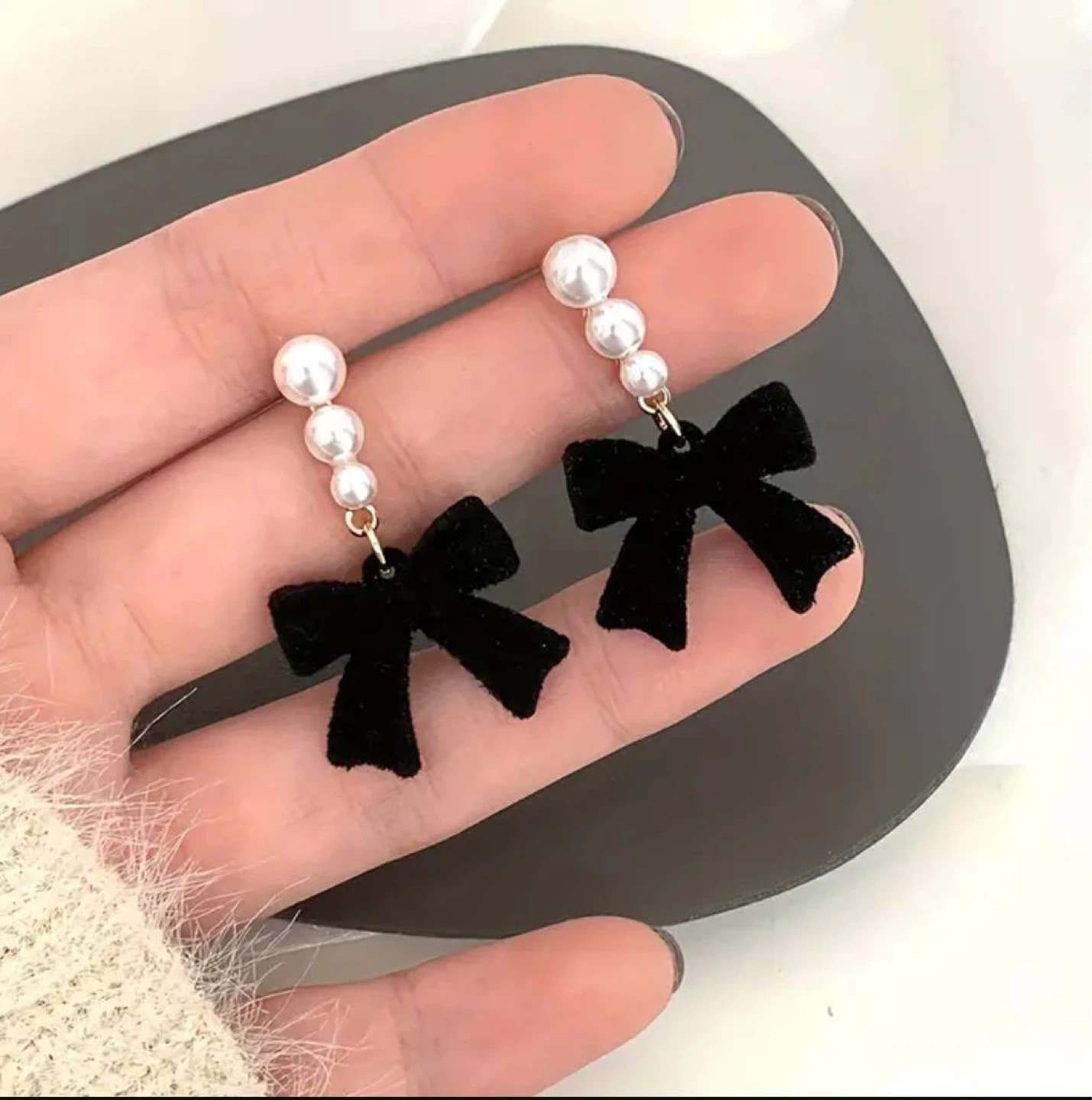 Black Velvet Bow Pearl Earrings - photo 2