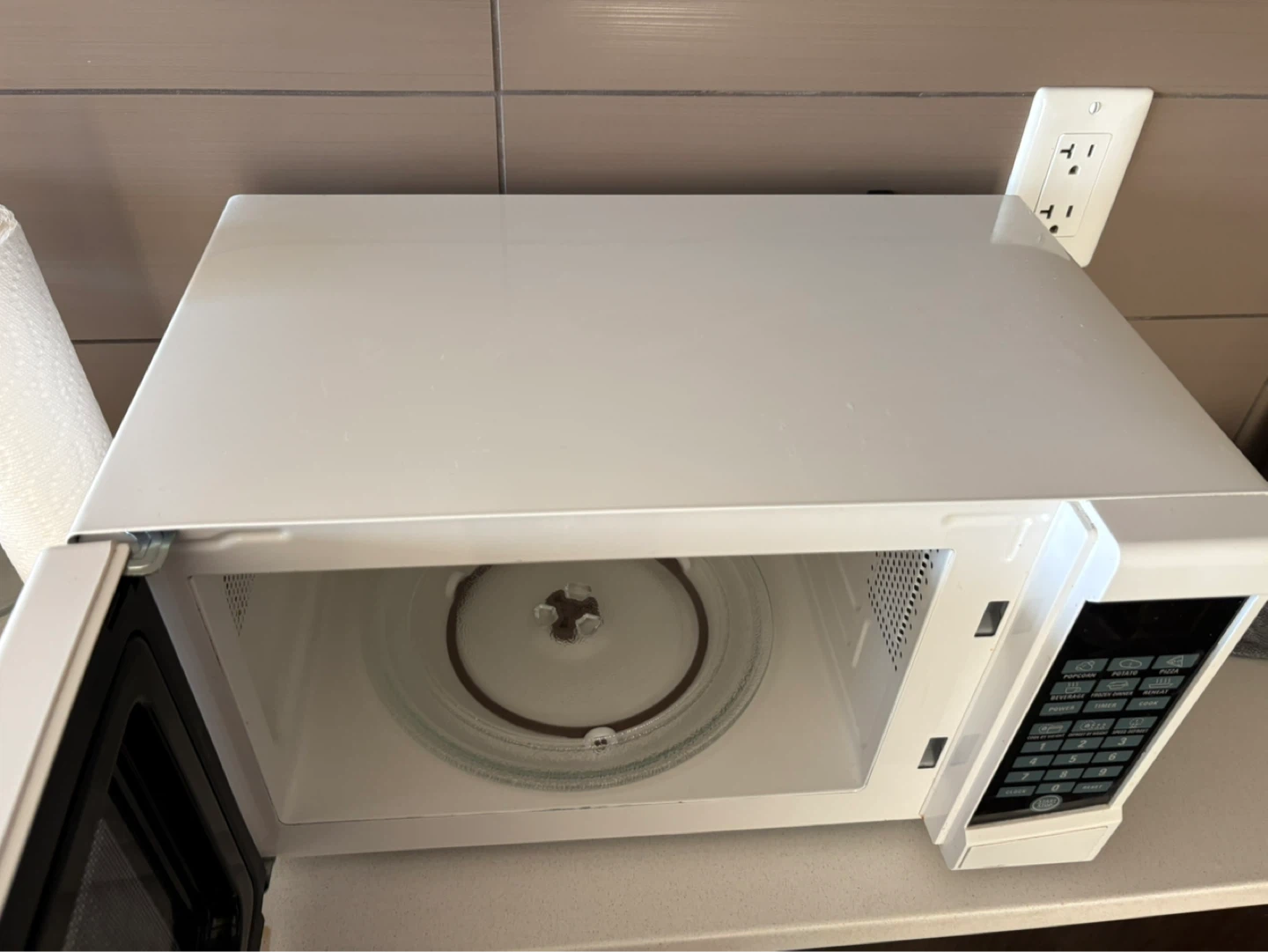 White RCA Microwave - photo 3