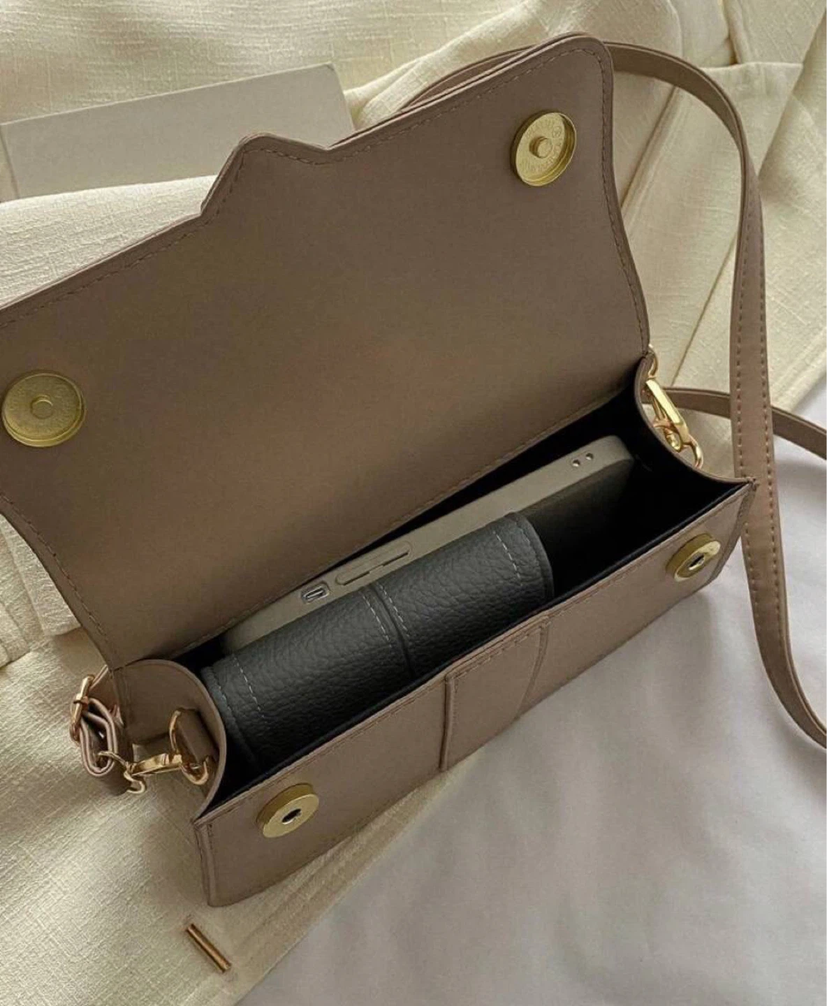Beige minimalist top handle flap square bag - photo 4