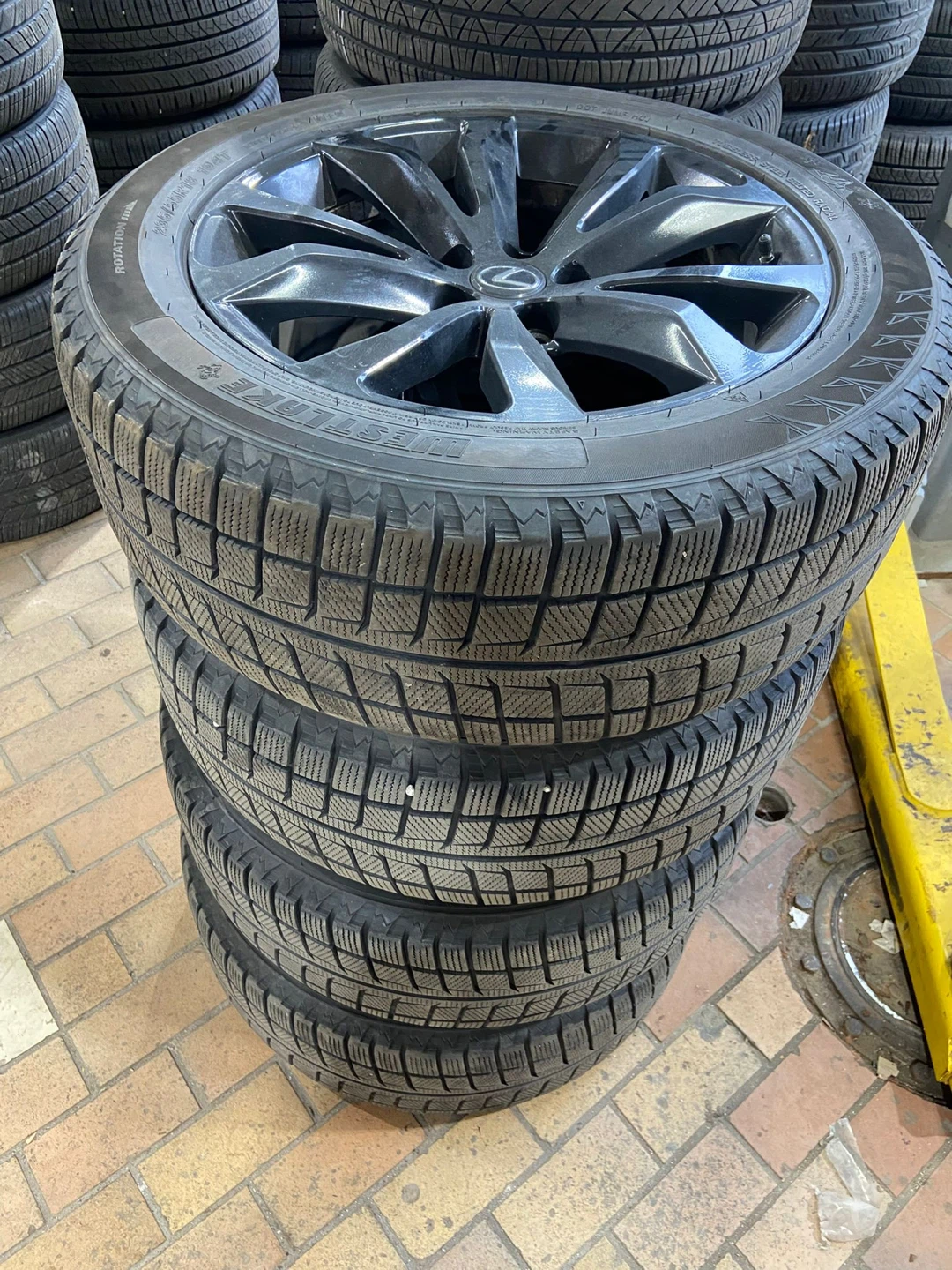 Lexus F-Sport 18 inches rims - photo 2