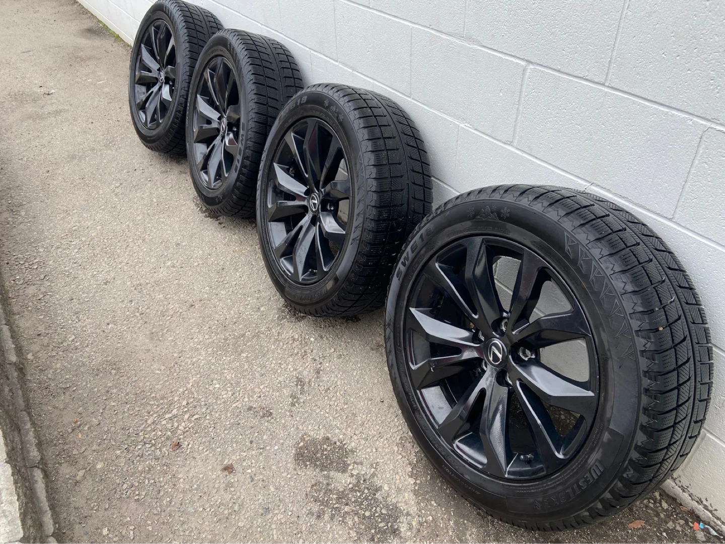 Lexus F-Sport 18 inches rims