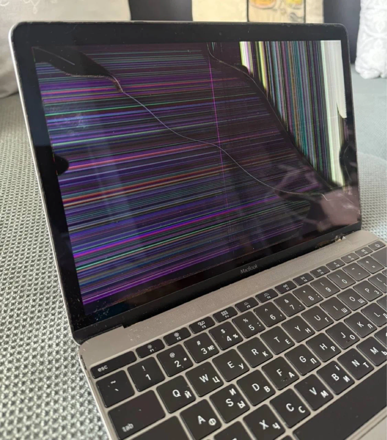 MacBook 12” 256GB – Cracked Screen - photo 4
