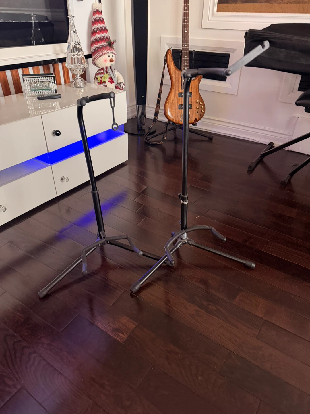 2 x Guitar Stands