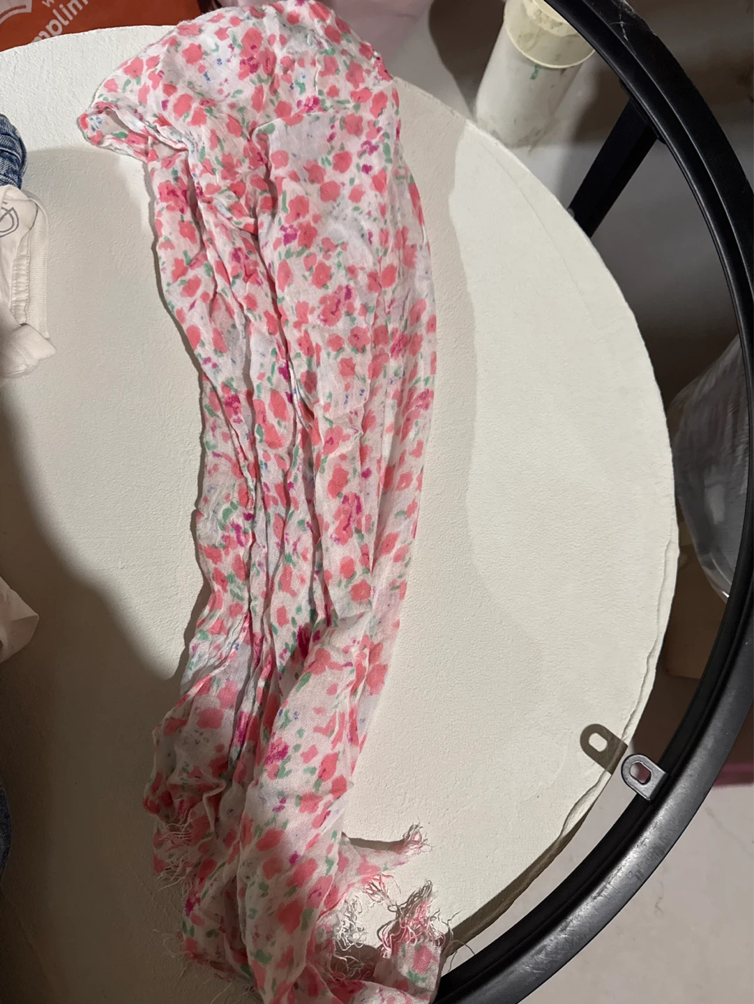 Blue denim jeans, t-shirt and floral scarf set - photo 5