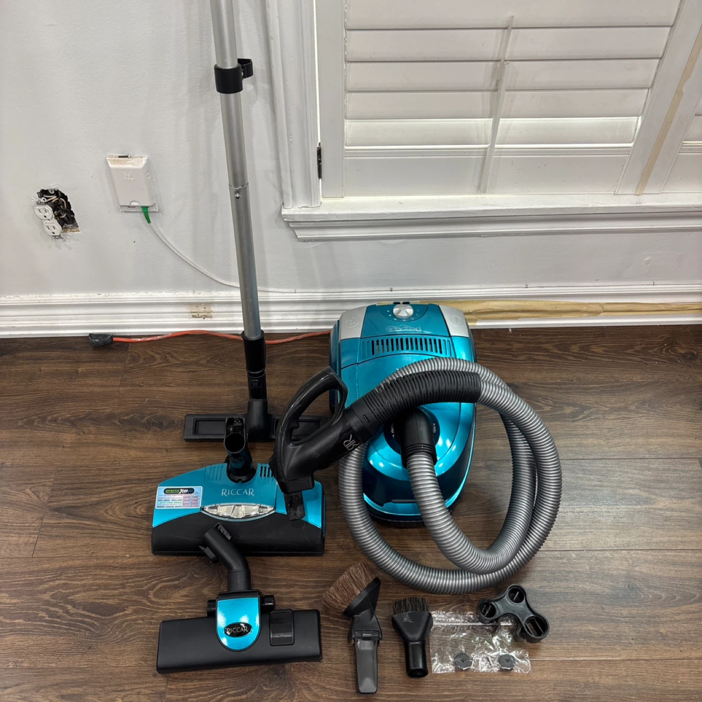 Riccar Pizzazz Vacuum Cleaner with Attachments