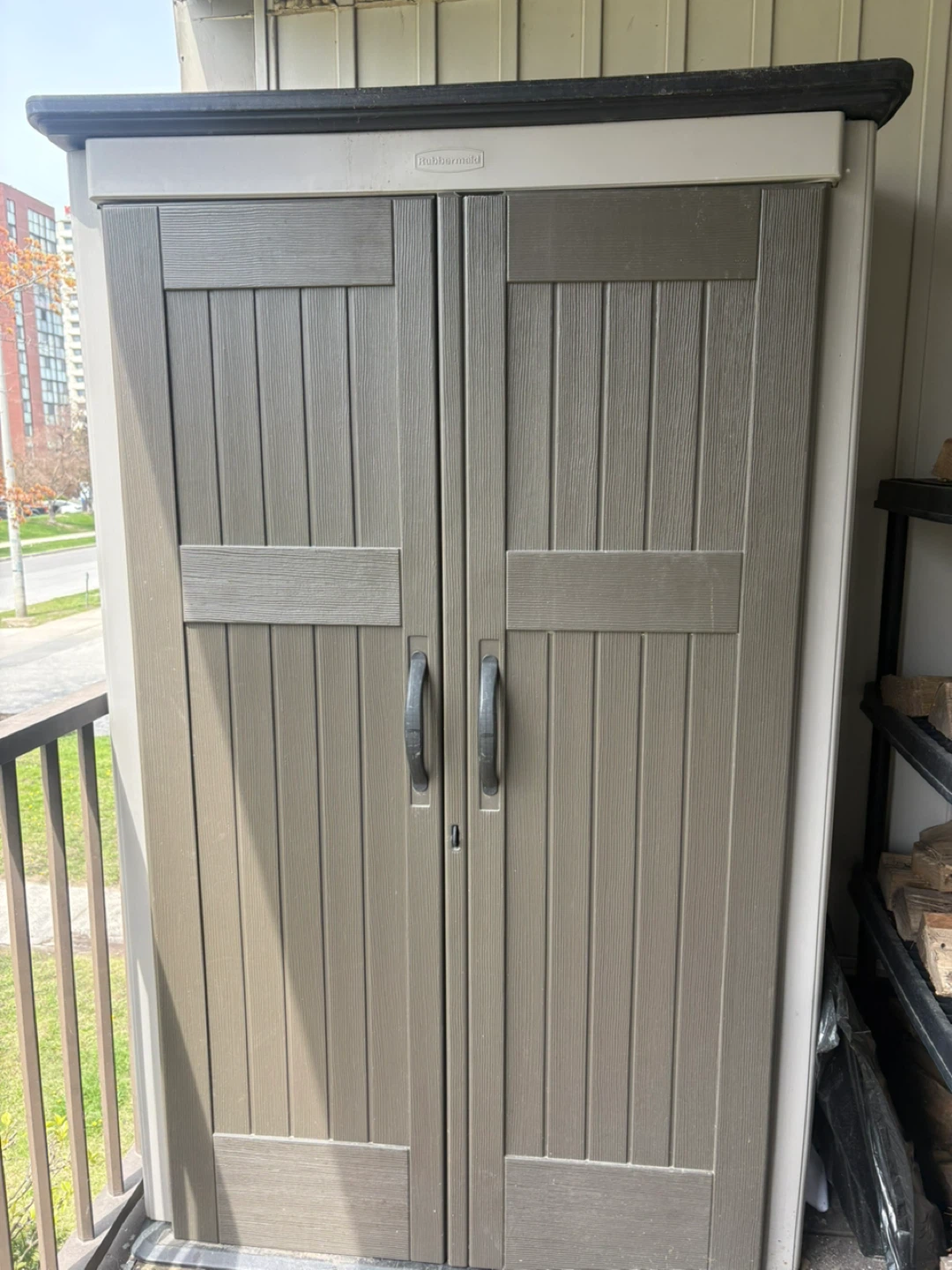 Rubbermaid Storage Cabinet