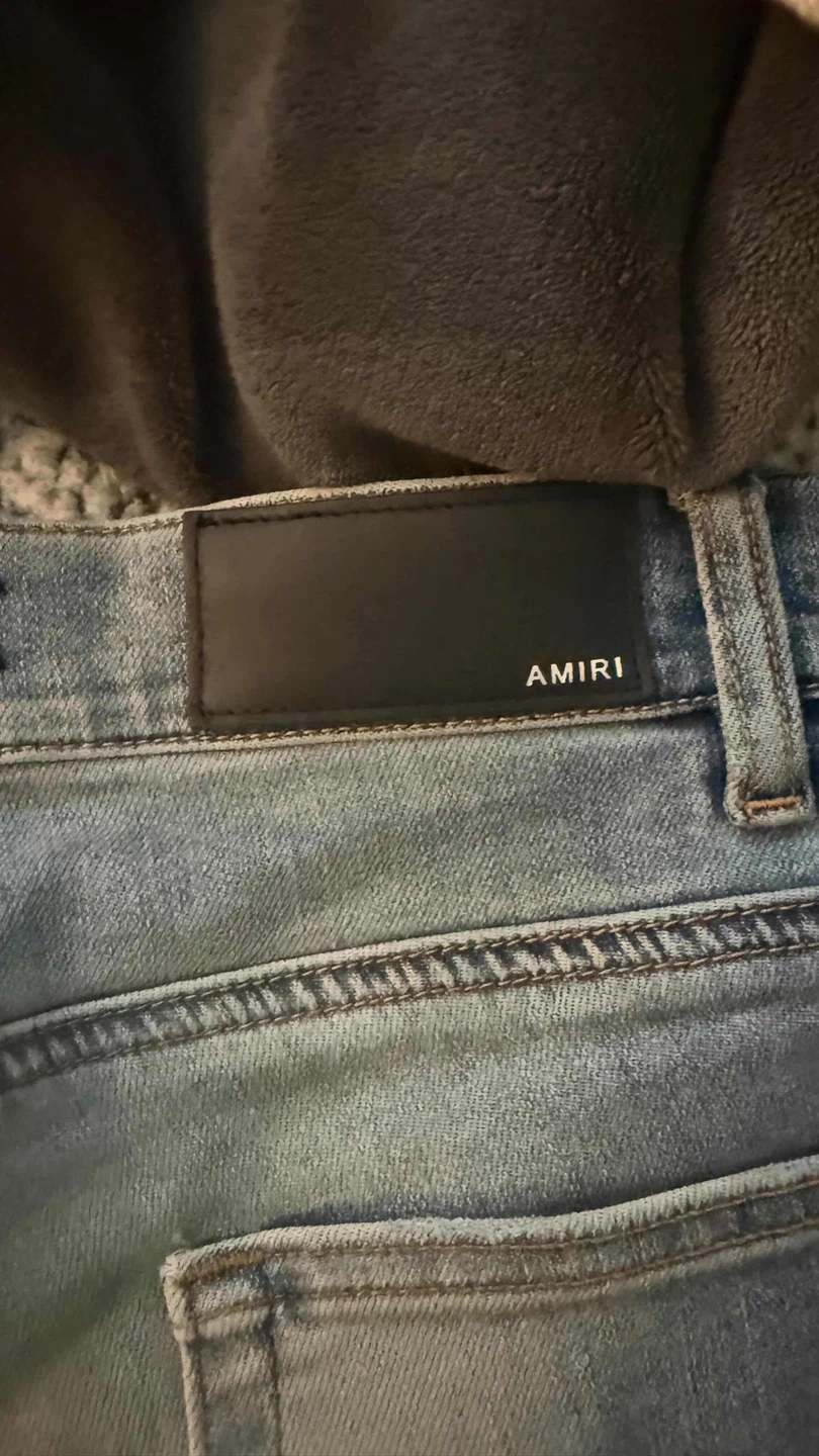 Amiri Distressed Light Wash Jeans – Authentic – Size 30 - photo 4