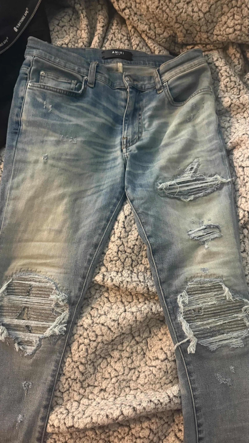 Amiri Distressed Light Wash Jeans – Authentic – Size 30