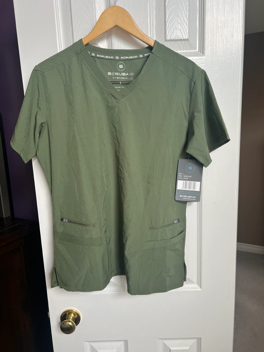 BNWT woman’s scrub set size large