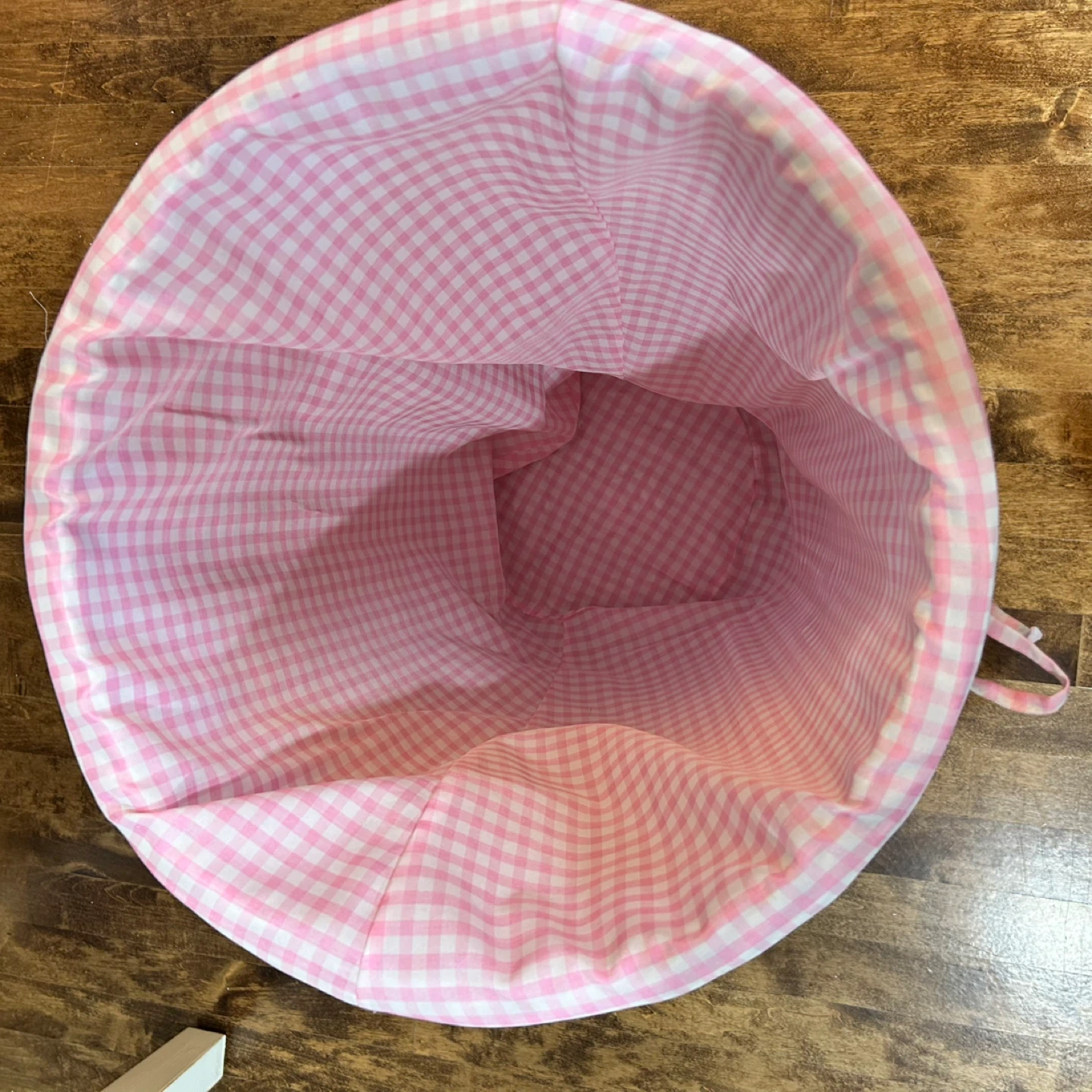 White Wicker Laundry Hamper with Pink Gingham Liner - photo 5