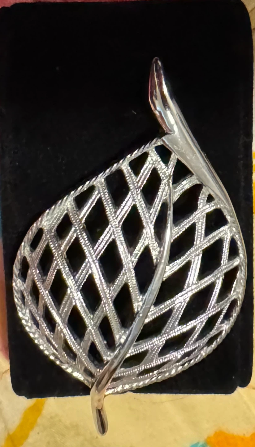 Sarah Coventry Silver Tone Leaf Brooch