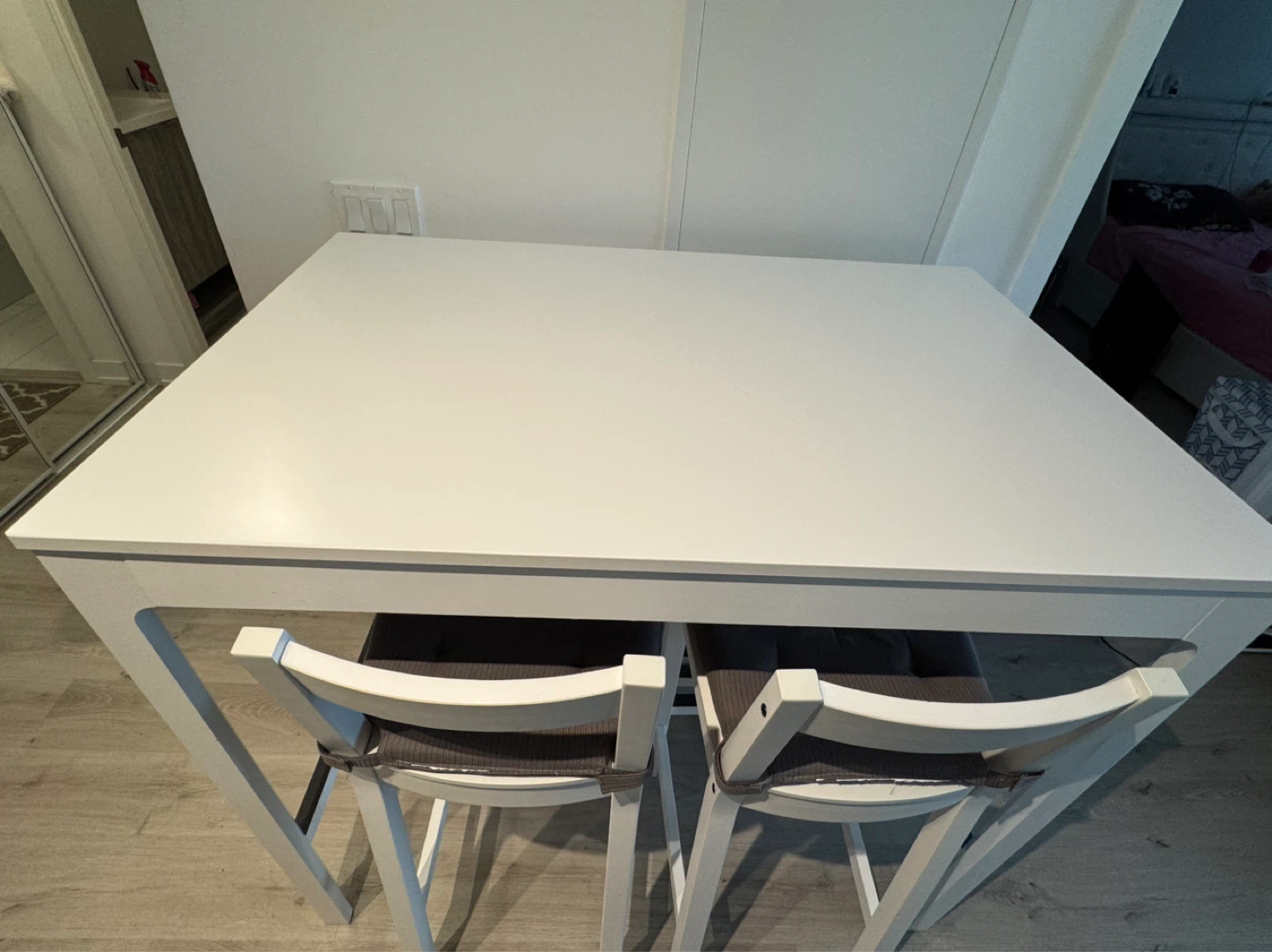 White Kitchen Island/ Dining Table with 4 Stools