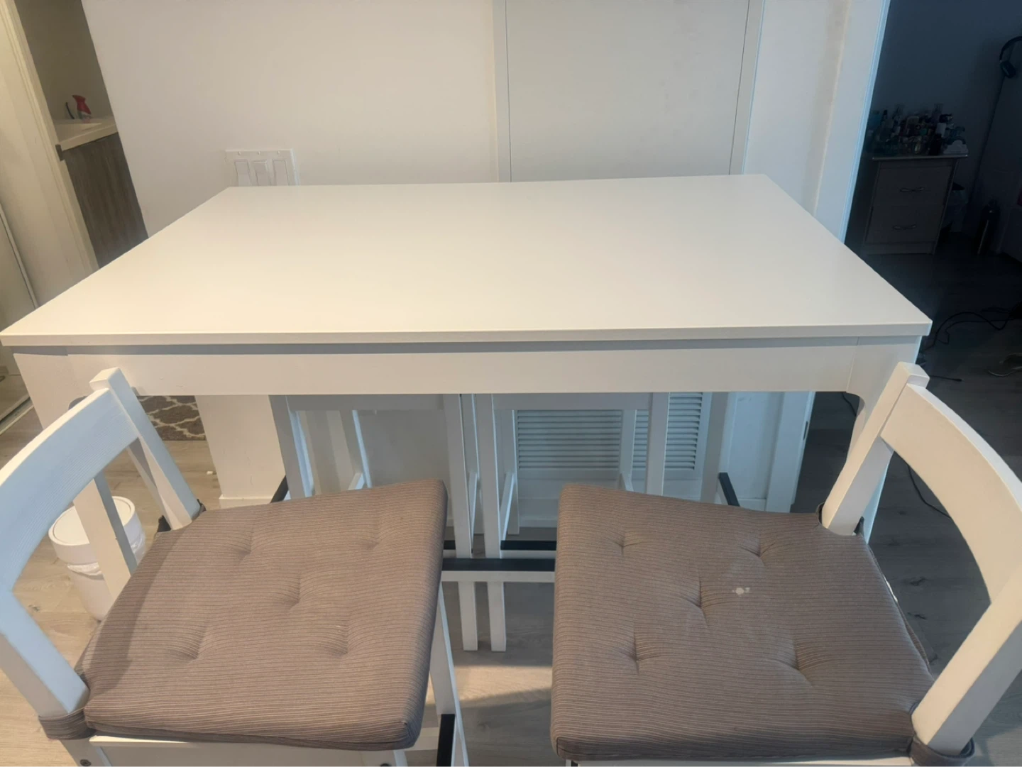 White Kitchen Island/ Dining Table with 4 Stools - photo 3