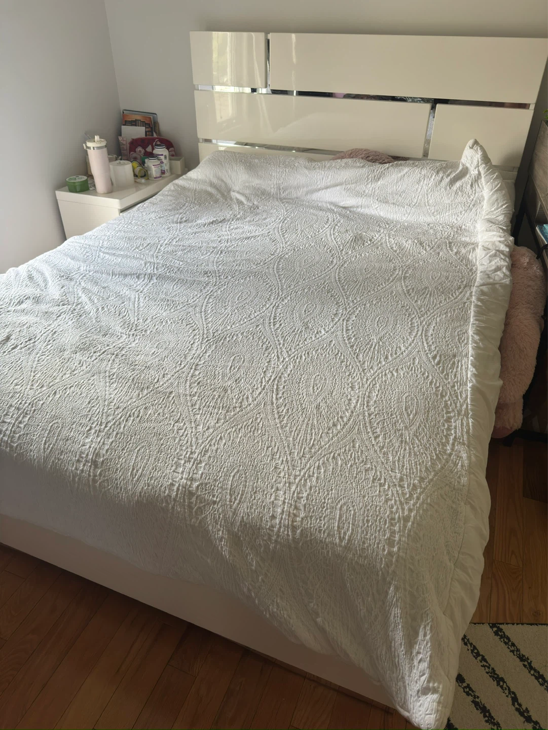 White Dresser with Mirror plus Queen sized bed and a night stand - photo 2