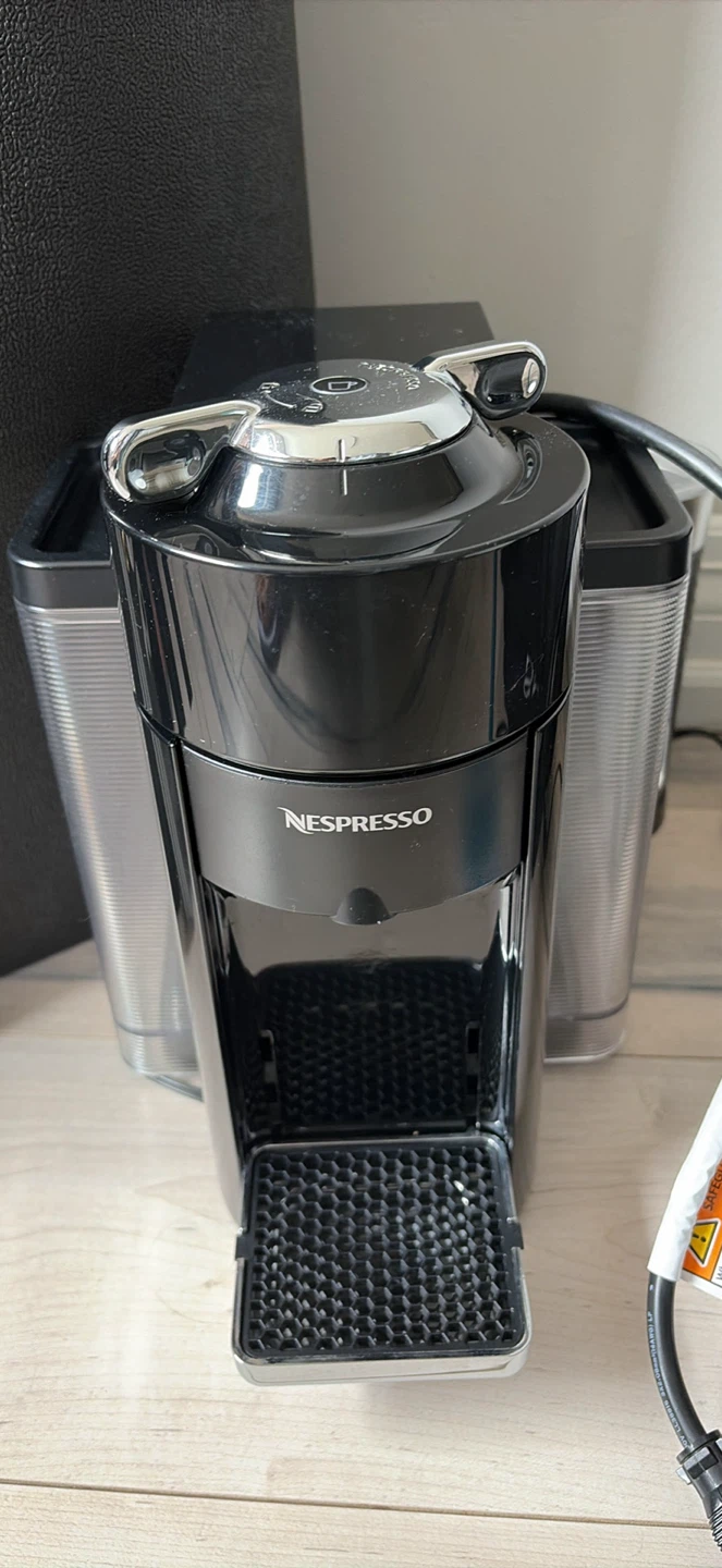 Nespresso Vertuo + Reusable Pod Kit – Great Condition