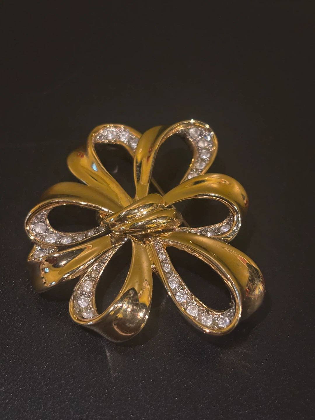 Gold tone bow brooch with rhinestones - photo 4