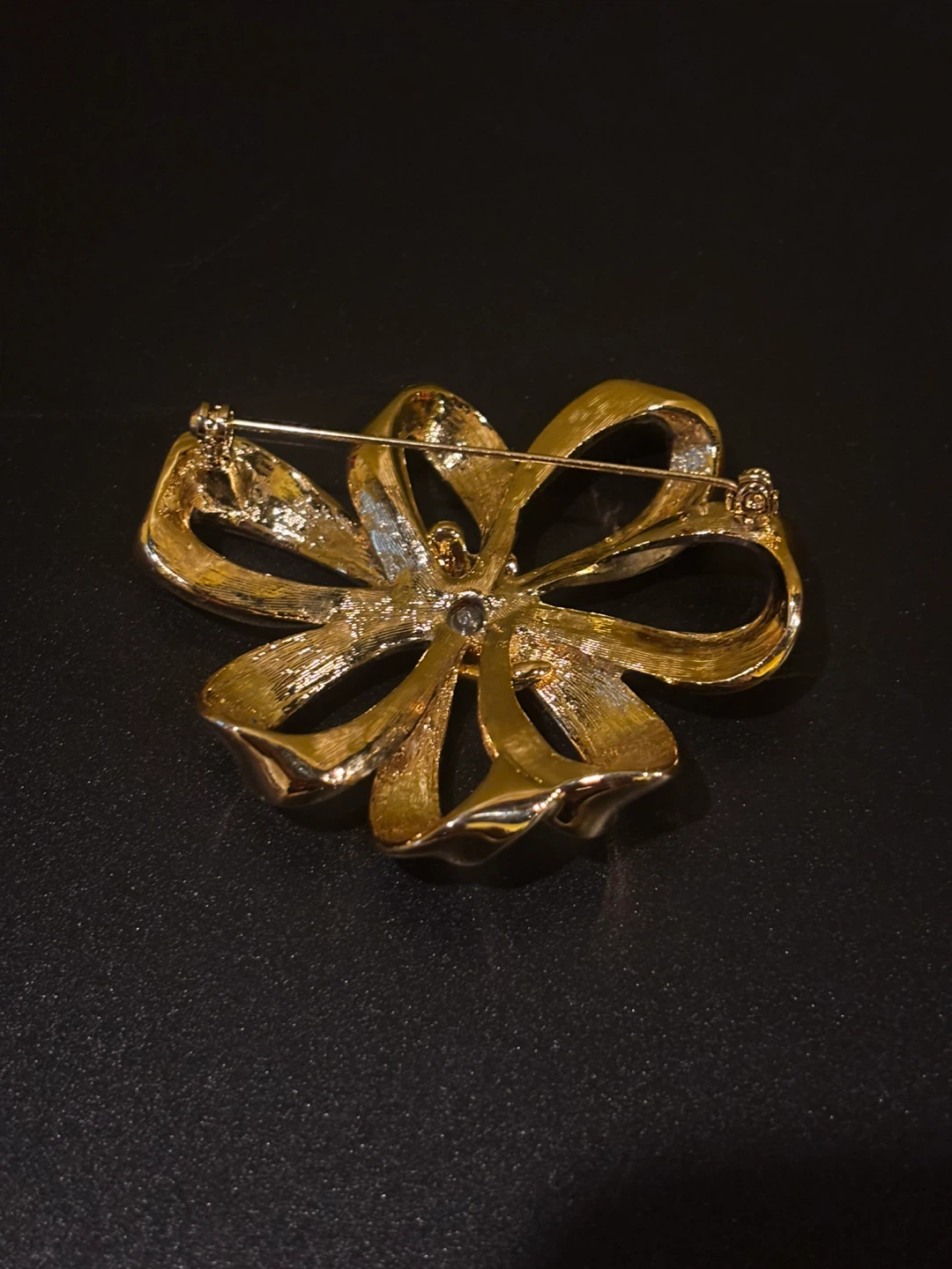 Gold tone bow brooch with rhinestones - photo 2