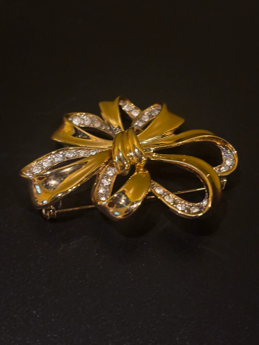 Gold tone bow brooch with rhinestones - photo 5