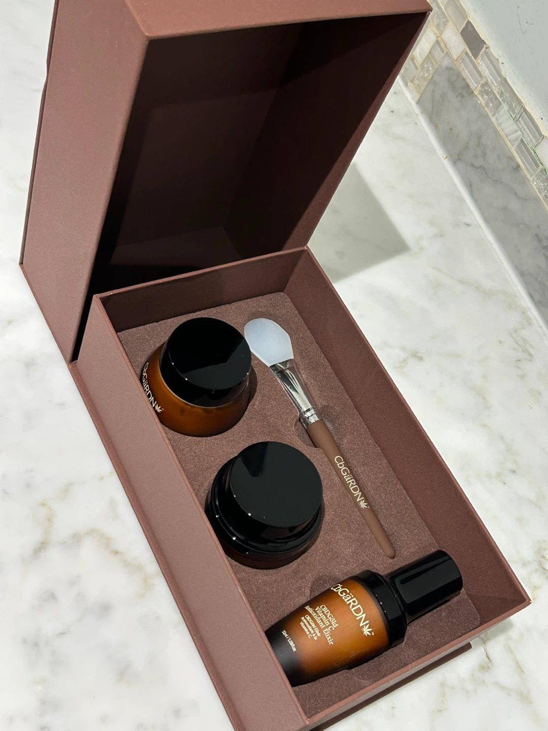CbGåRDN CBDGold Collection Skincare Set with Brush - photo 4