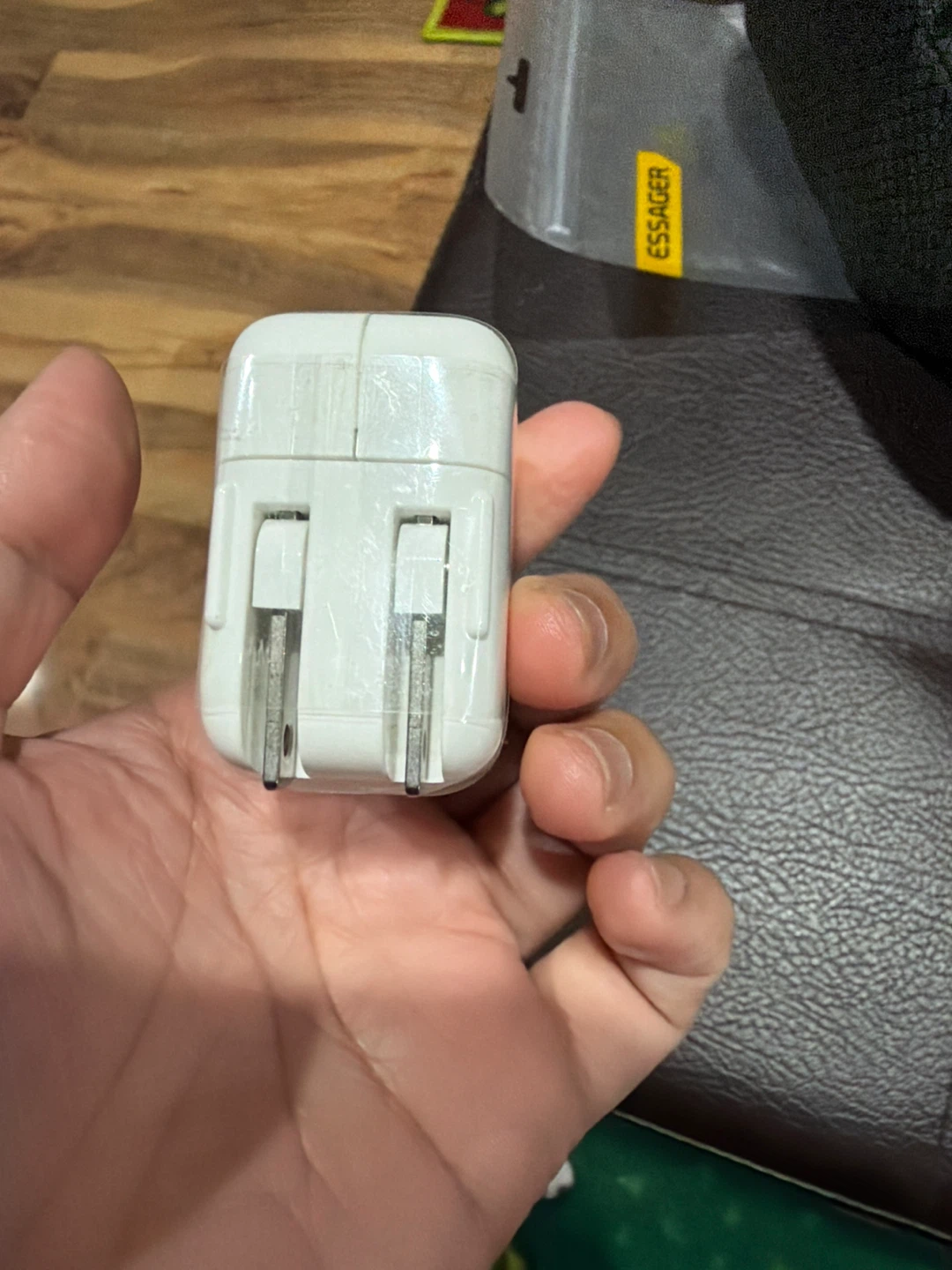 Apple 10W USB Power Adapter A1357 - photo 3