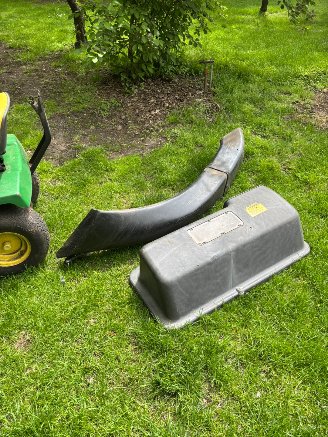 John Deere 130 Riding Lawn Mower with Mulching Kit - photo 3