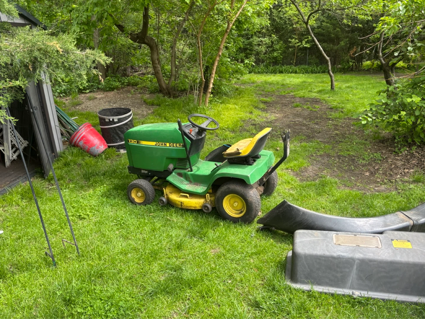 John Deere 130 Riding Lawn Mower with Mulching Kit