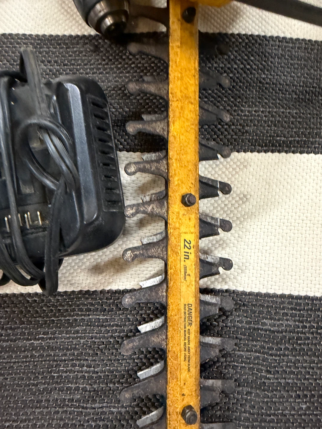 DeWalt Hedge Trimmer, Drill, and Impact Driver Set - photo 5