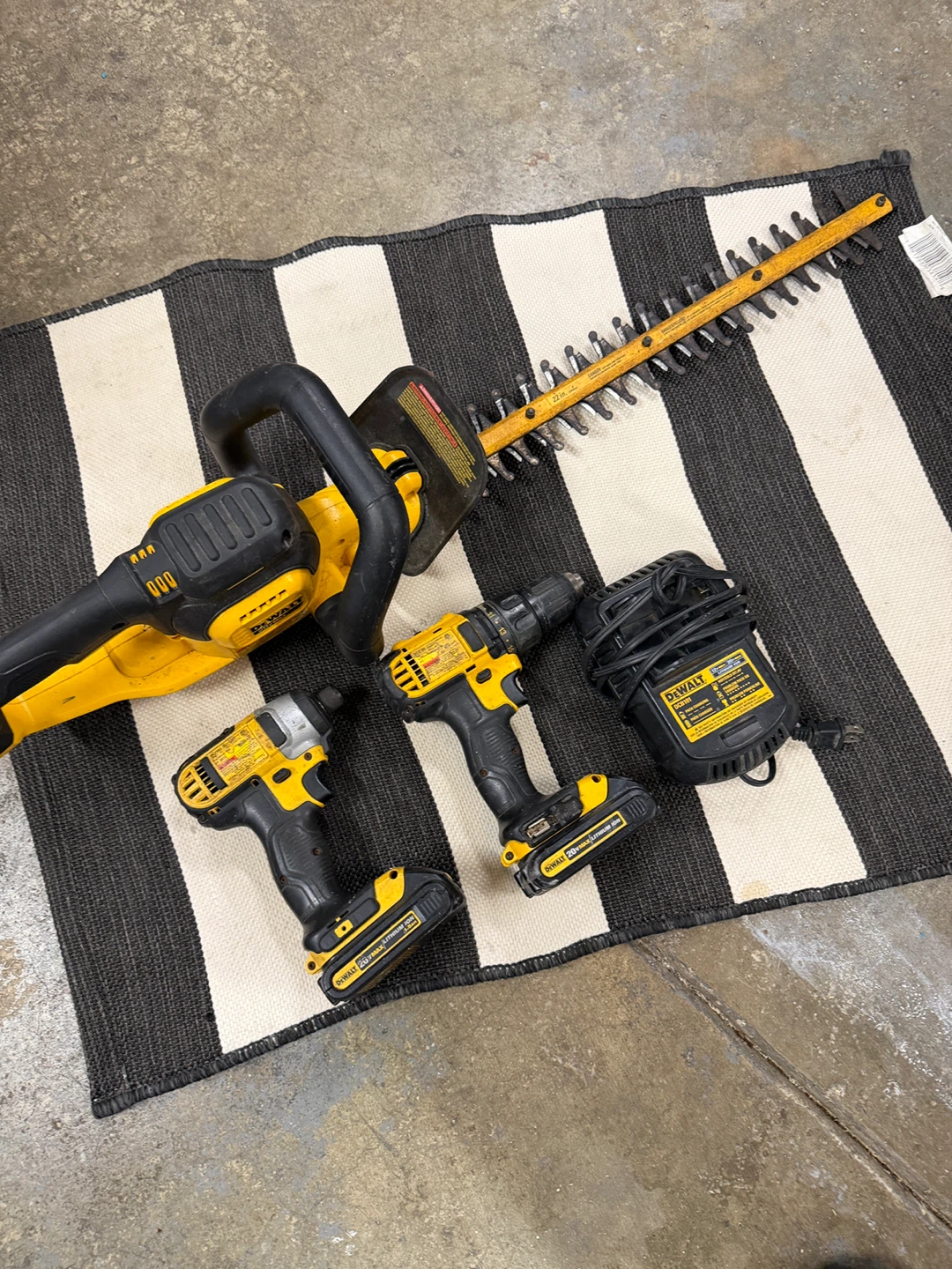 DeWalt Hedge Trimmer, Drill, and Impact Driver Set - photo 3