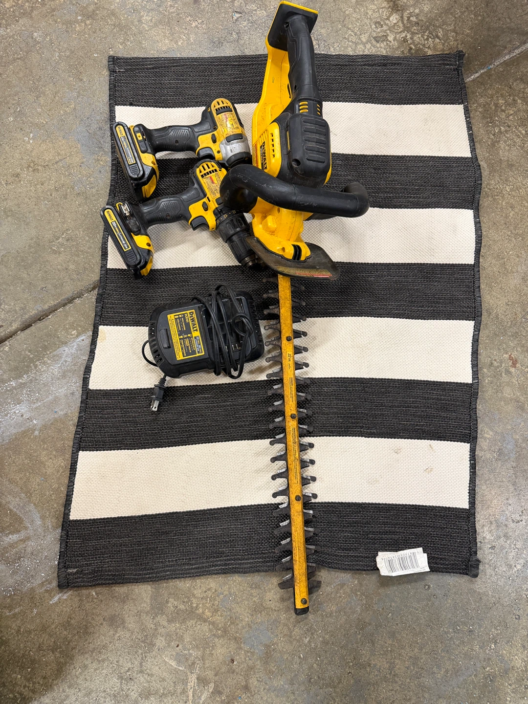 DeWalt Hedge Trimmer, Drill, and Impact Driver Set - photo 2