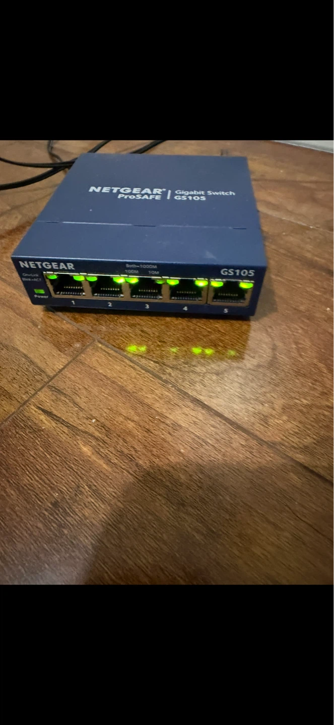 Netgear-1000 gbs internet switch - photo 2