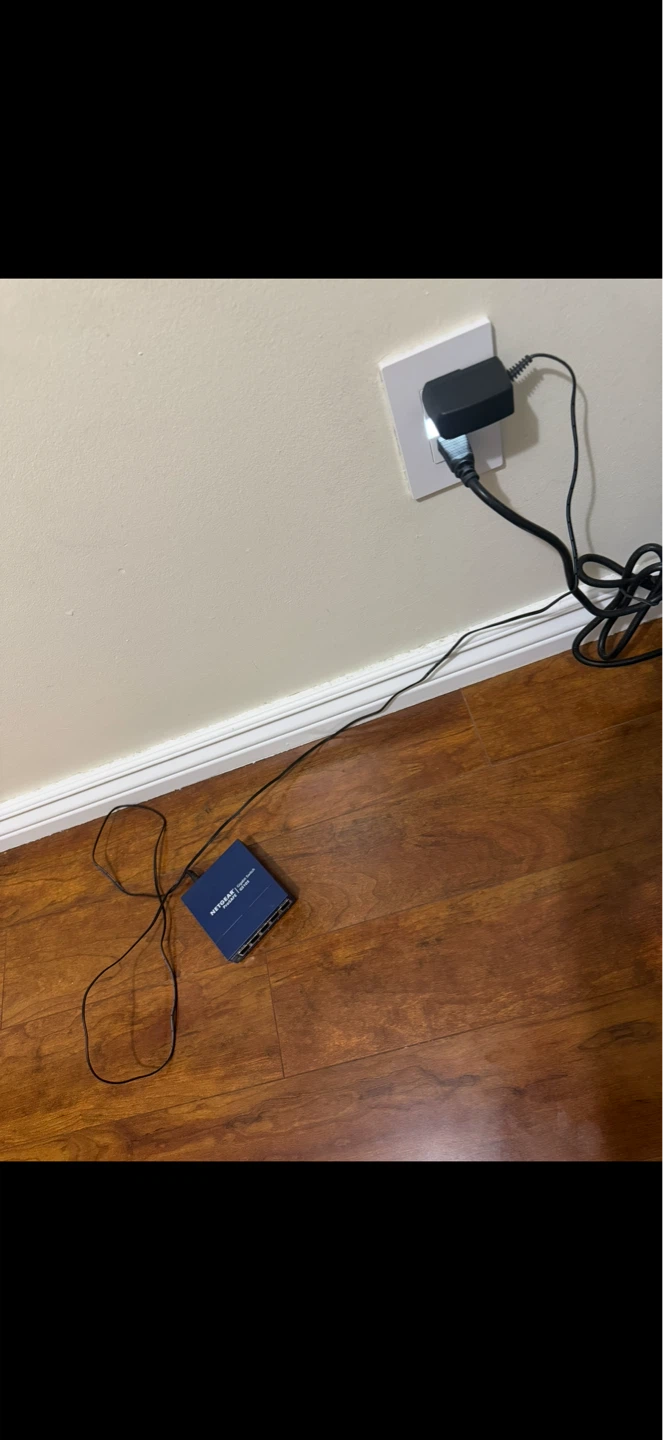 Netgear-1000 gbs internet switch - photo 4