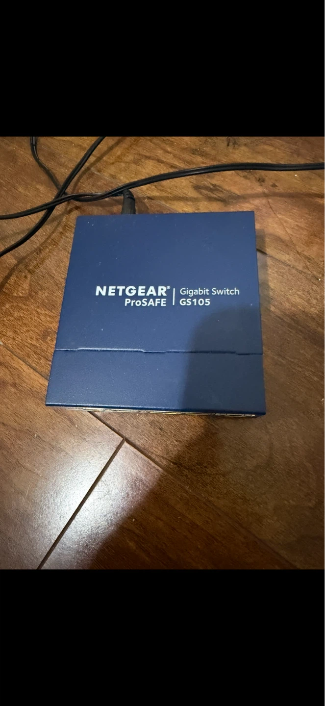 Netgear-1000 gbs internet switch - photo 5