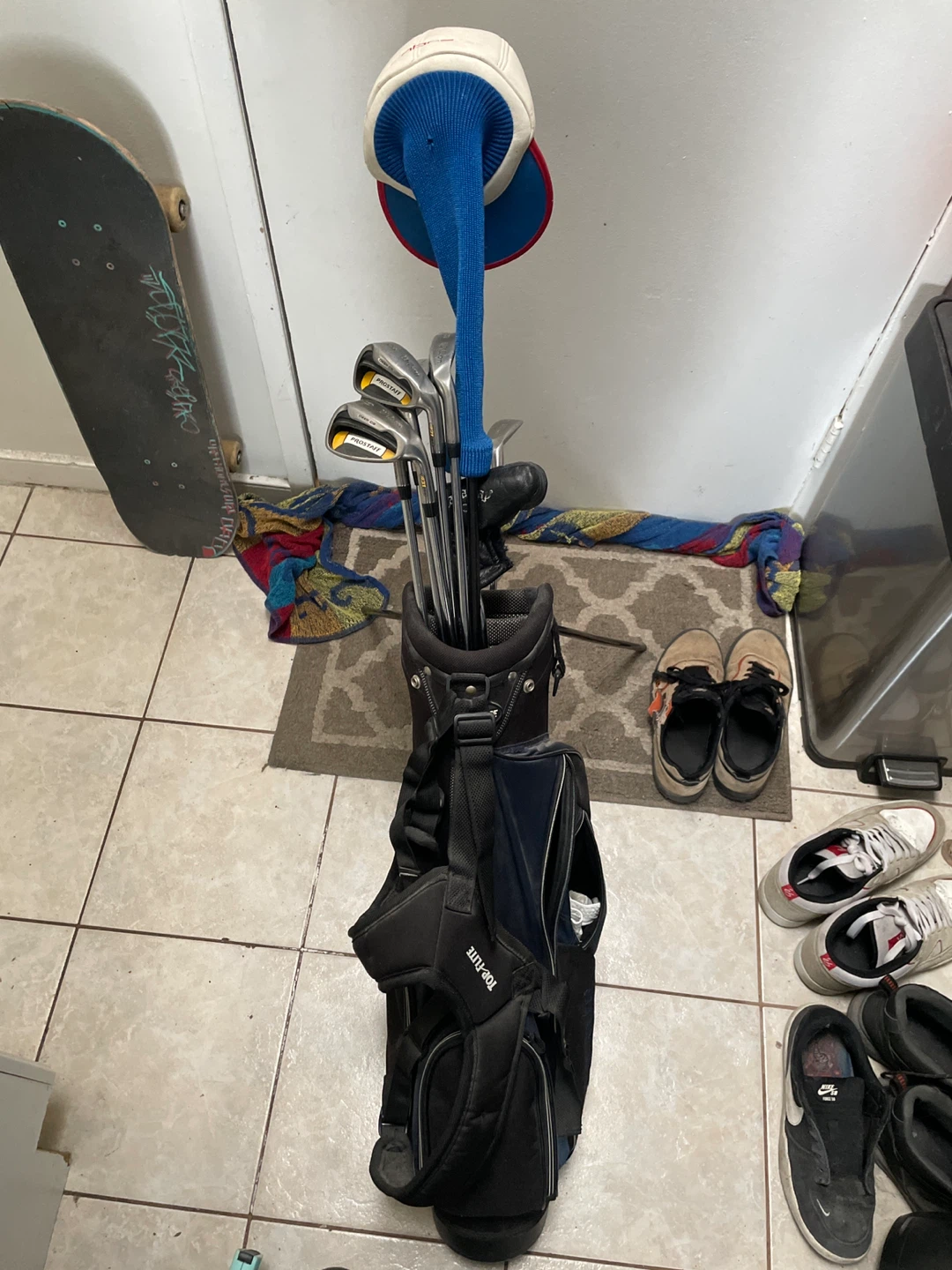 Wilson Golf Club Set with Bag