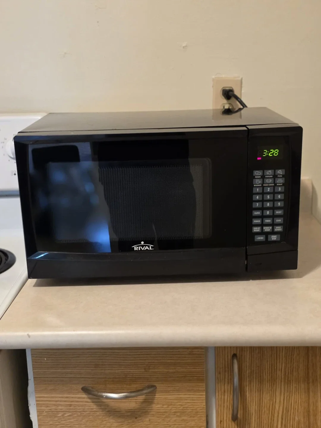 Rival 900 Watts Microwave