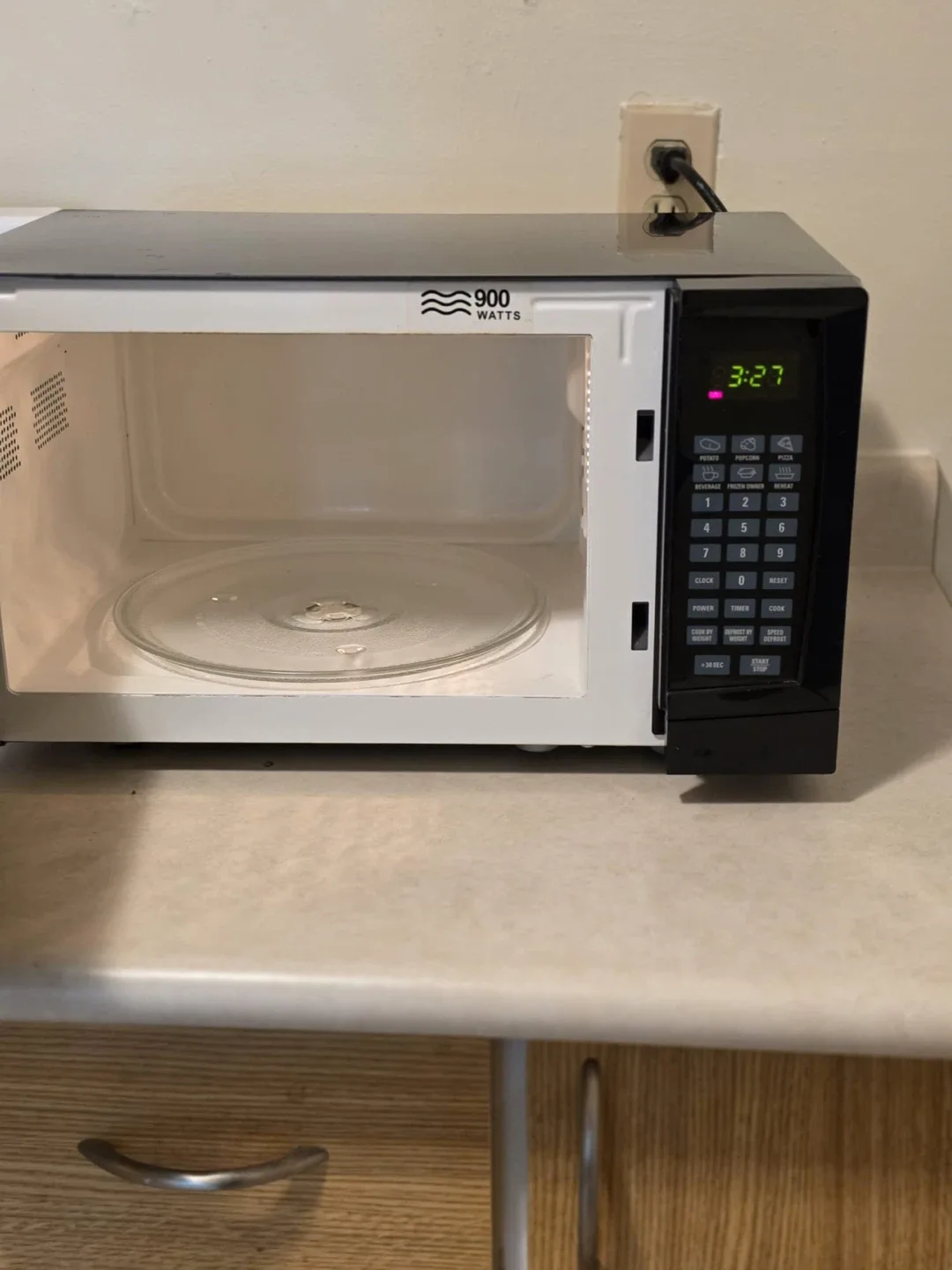 Rival 900 Watts Microwave - photo 2