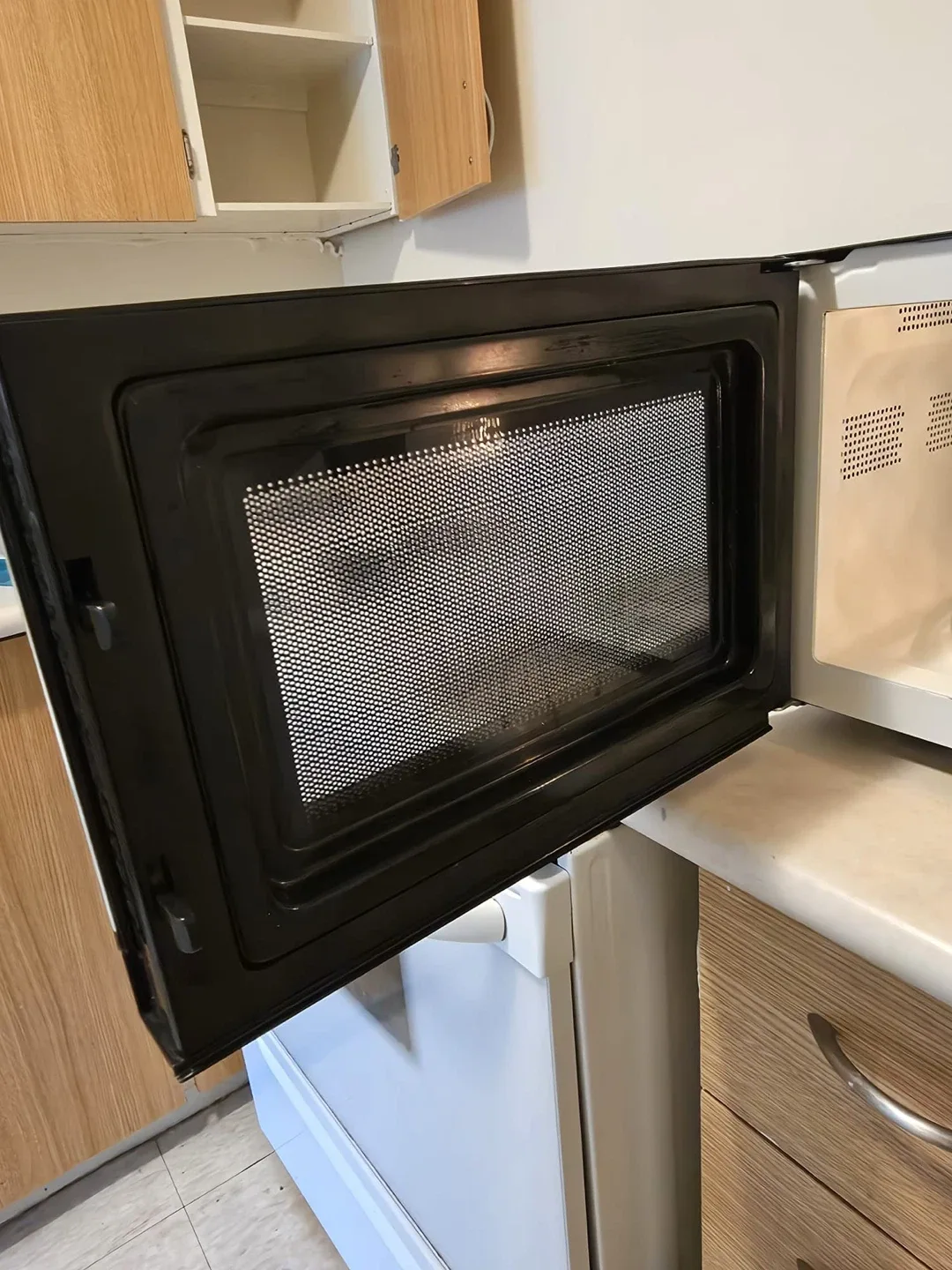 Rival 900 Watts Microwave - photo 4