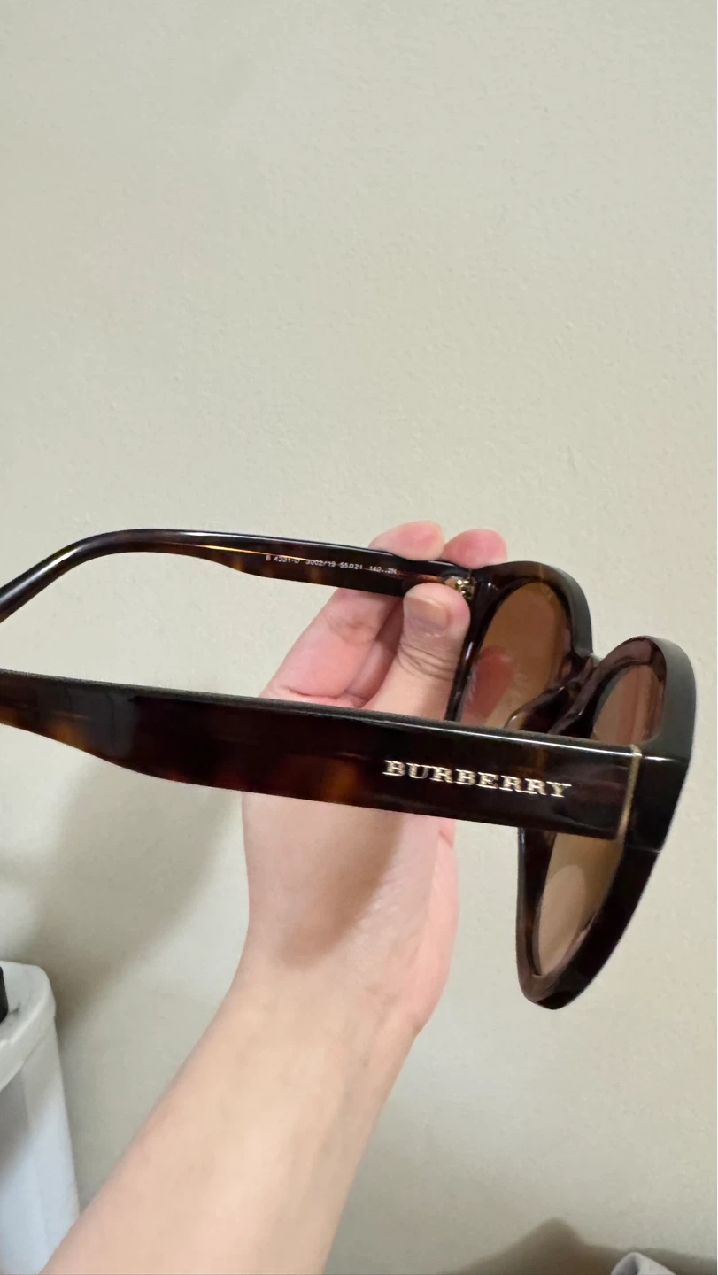 Burberry Women’s Sunglasses AUTHENTIC - photo 3