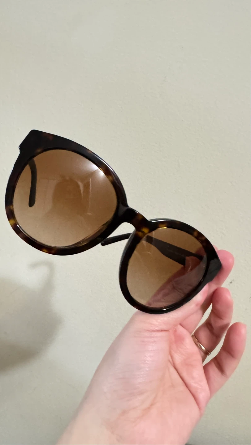 Burberry Women’s Sunglasses AUTHENTIC - photo 2