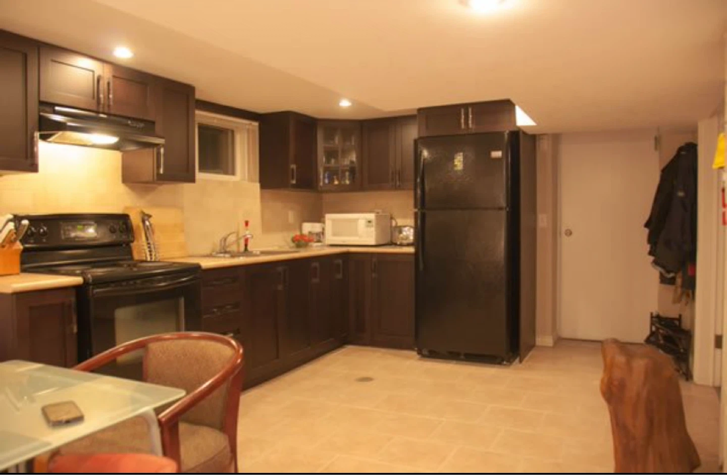 Nature Lovers & City Dwellers: Your Dream Awaits! 2 BDRM Yard - photo 2