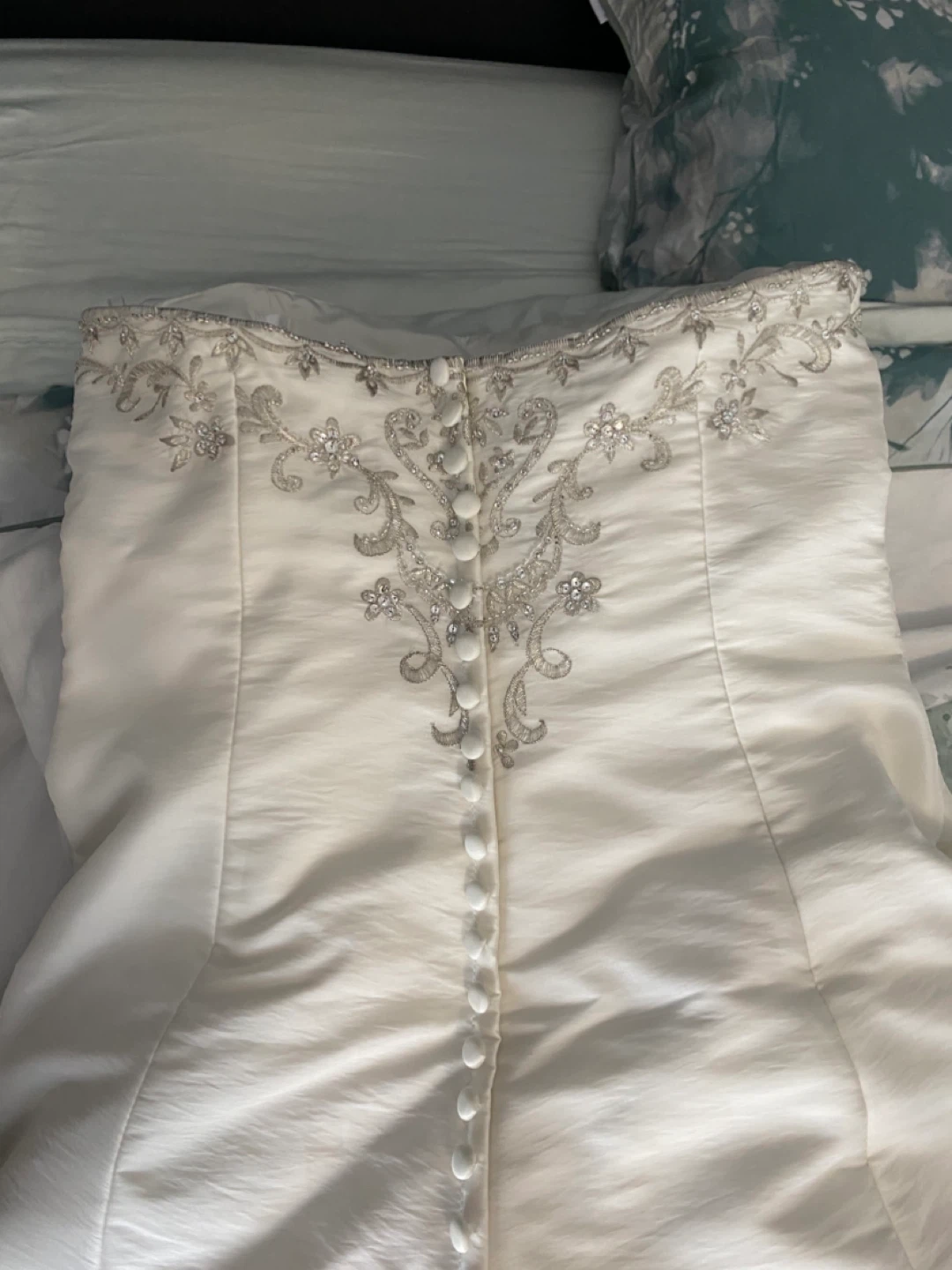 Size 8/10 White Strapless Wedding Dress with Beading - photo 4
