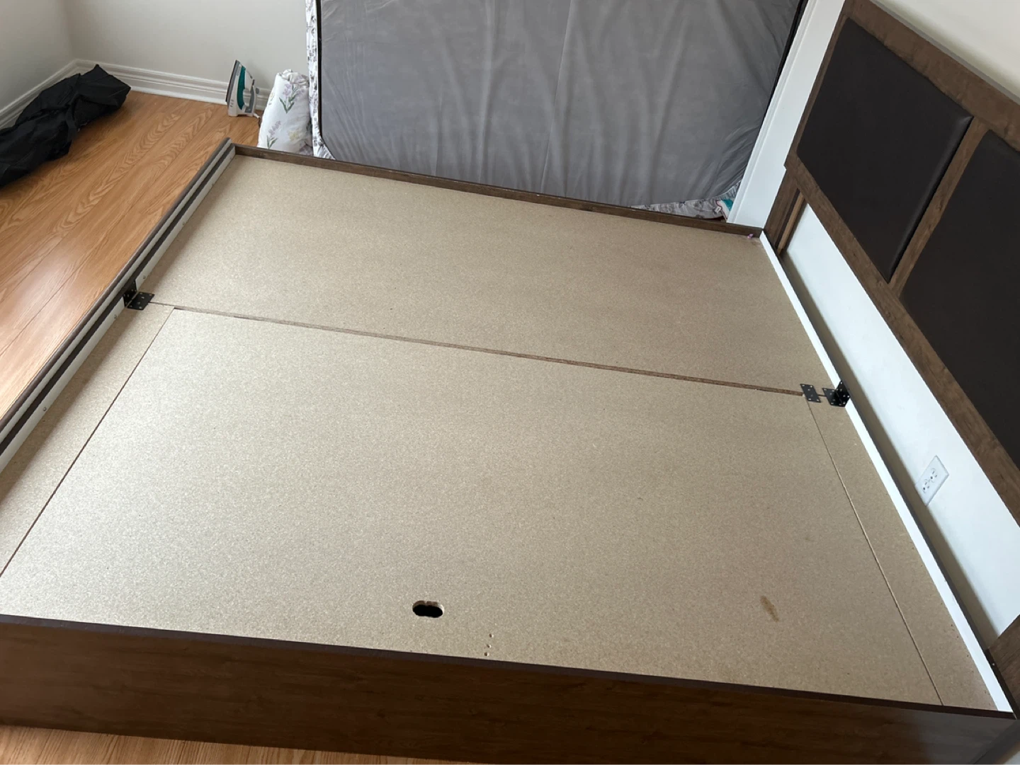 King size bed with storage on both sides - photo 4