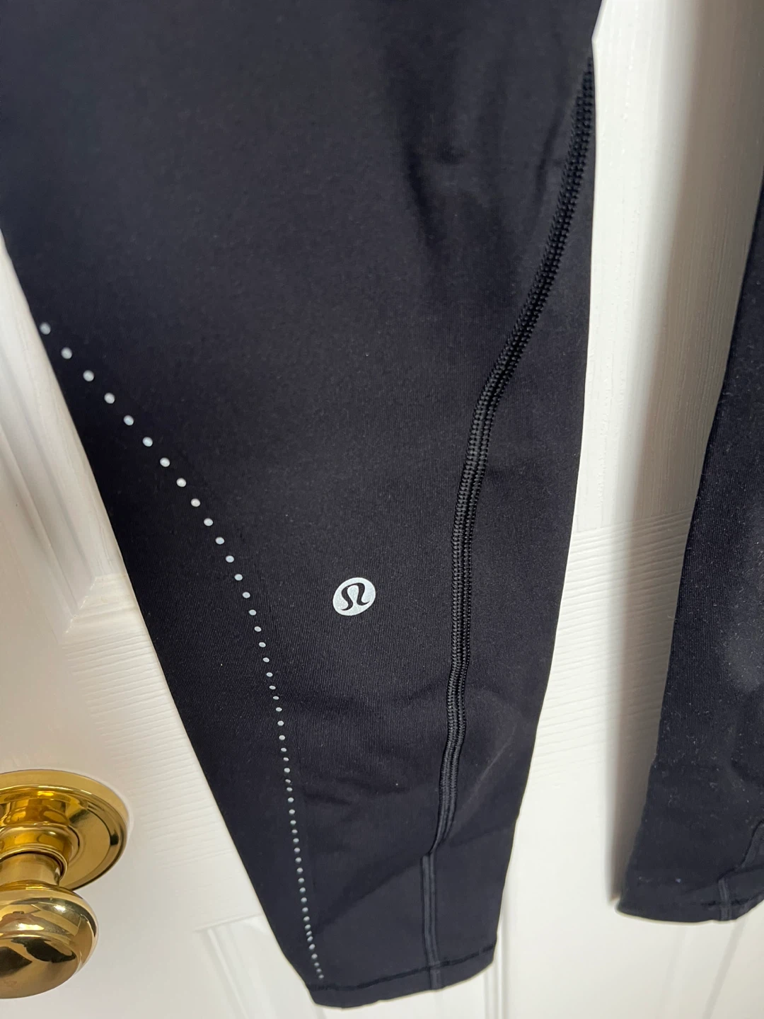 Like new Lululemon Black Leggings Size 4 - photo 3