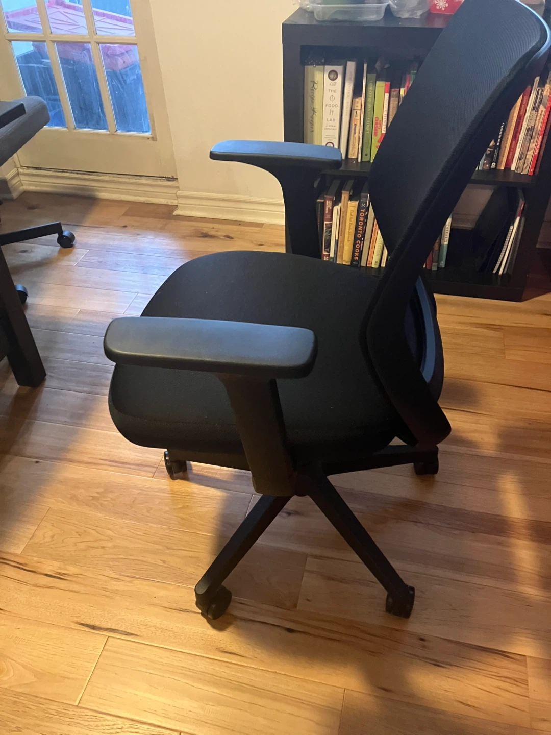 Black Mesh Office Chair - photo 2