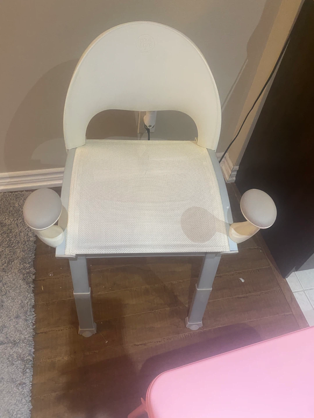 White Bath Chair with Arms