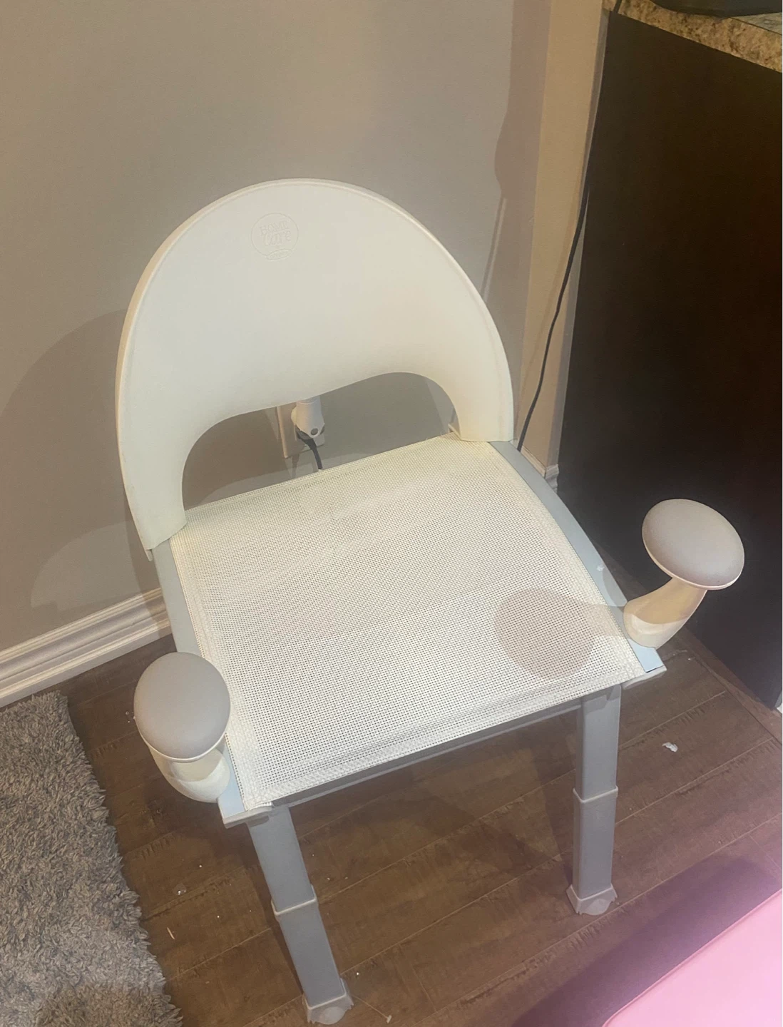 White Bath Chair with Arms - photo 4
