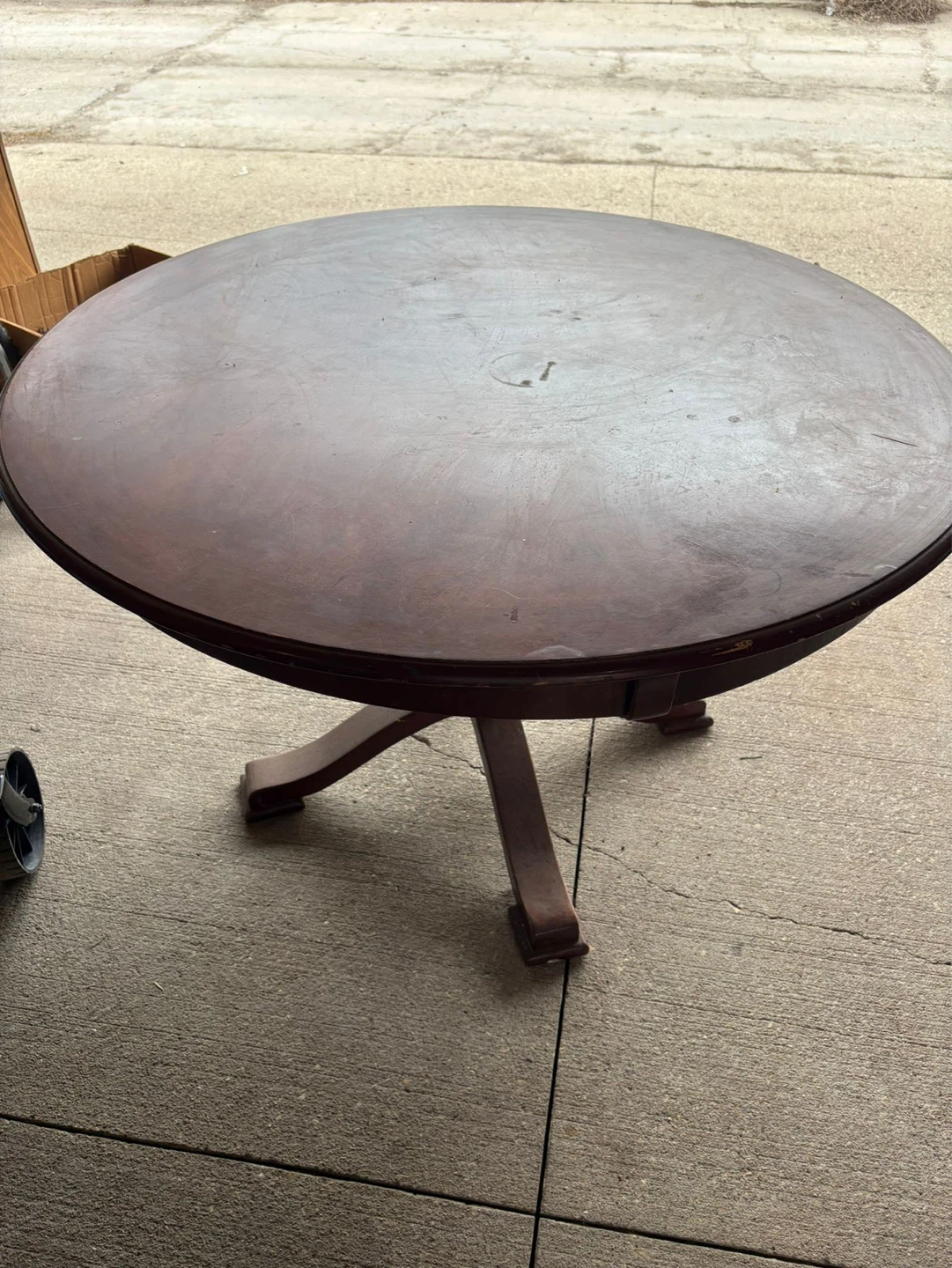 Round Pedestal Accent Table - photo 2