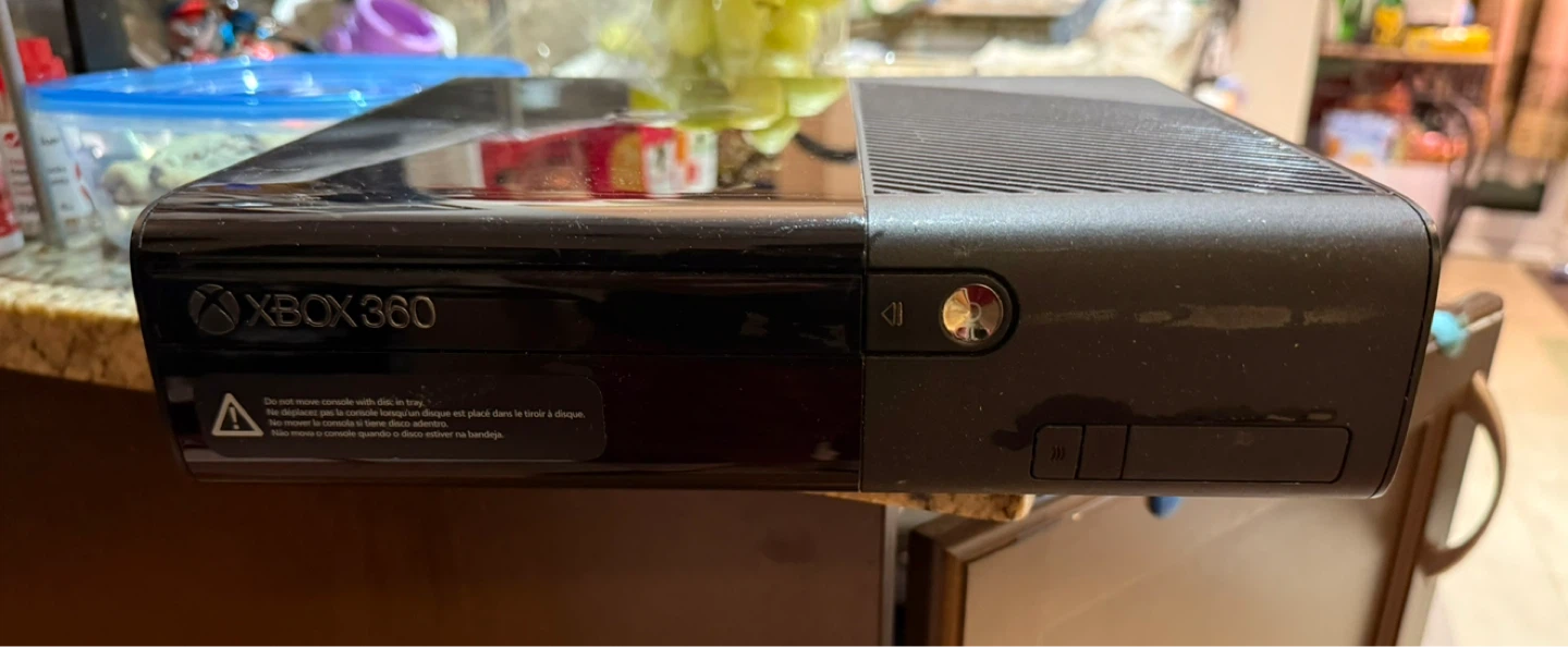 Xbox 360 (Read description) - photo 2